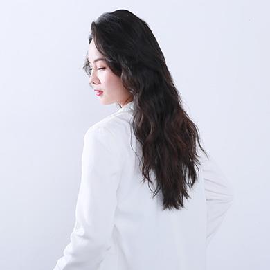 高級設計師：陳麗