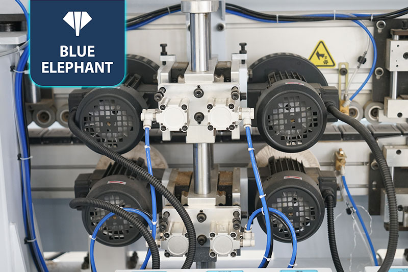 全自動(dòng)同步側(cè)孔封邊機(jī)