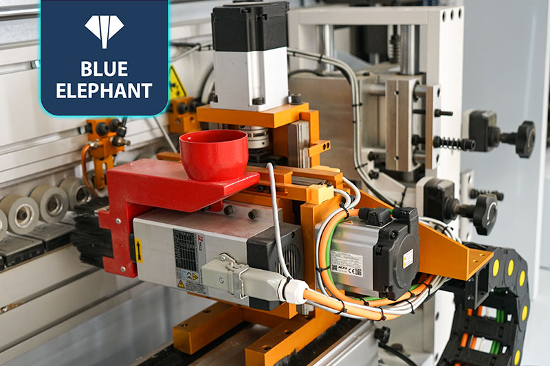 全自動(dòng)同步側(cè)孔封邊機(jī)